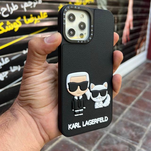 قاب Karl Lagerfeld برجسته کارل و گربه